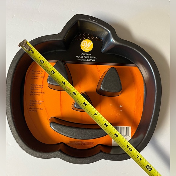 Wilton Pumpkin jack’o lantern baking cake pan - Picture 3 of 5